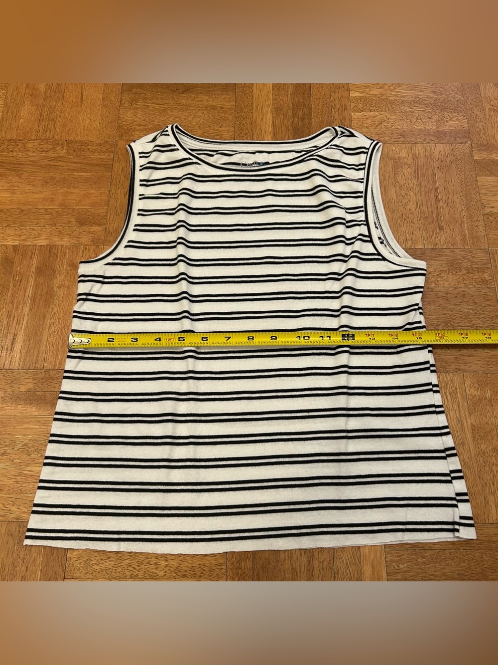 Croft & Barrow Women's White & Black Striped Knit Tank Round Neck Sleeveless S